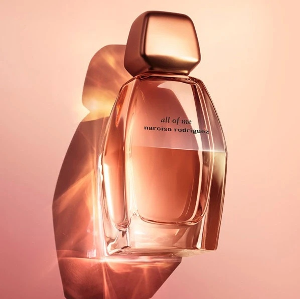 Rinkinys Narciso Rodriguez: „All Of Me“ moteriškas kvepalas, 90 ml + „All Of Me“ moteriškas kvepalas, 10 ml + „All Of Me“ drėkinamasis kūno losjonas, 50 ml