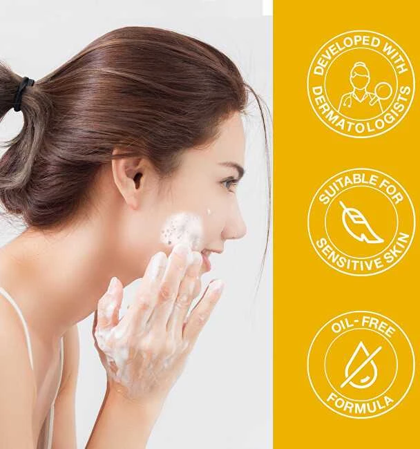 „Neutrogena Curcuma Clear“ raminančios valomosios putos