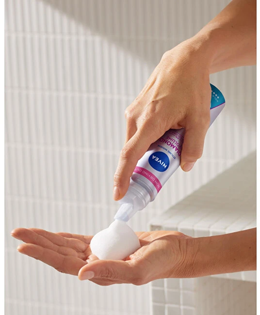 Nivea Hair Care Styling Pianka do włosów Diamond Volume Care ultra mocna 150 ml