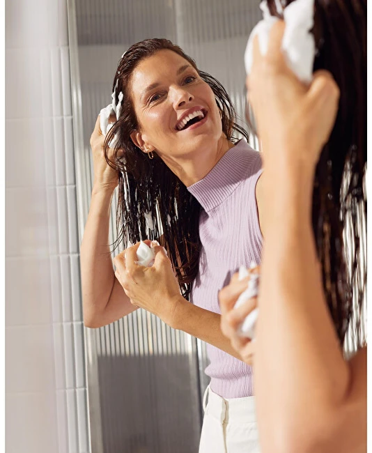 Nivea Hair Care Styling Pianka do włosów Diamond Volume Care ultra mocna 150 ml