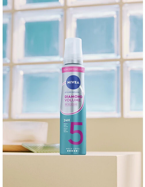 Nivea Hair Care Styling Pianka do włosów Diamond Volume Care ultra mocna 150 ml