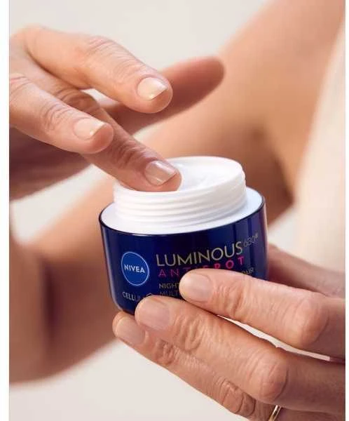 Nivea „Cellular Lumino“ odos priežiūros dovanų rinkinys nuo spuogų