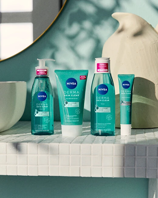Nivea Derma Skin Clear Anti-Blemish Scrub Peeling moterims, 150 ml