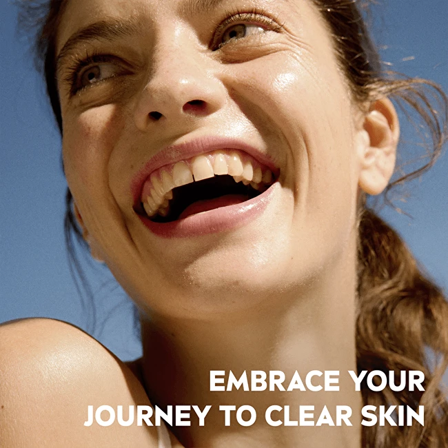 Nivea Derma Skin Clear Serum, 30 ml regeneruojantis ir giliai drėkinantis odos serumas