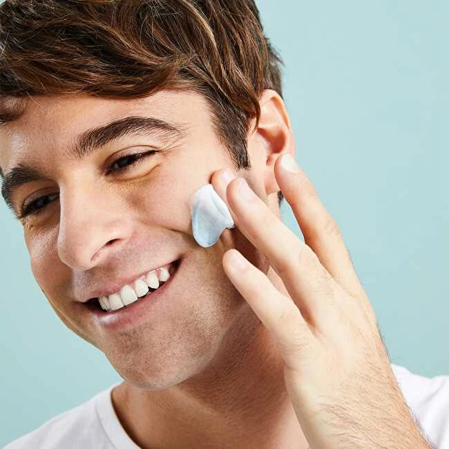„Nivea Men Sensitive“ vėsinamosios skutimosi putos, 200 ml
