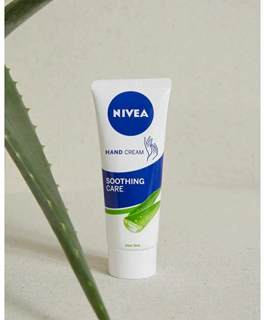 Nivea Raminamasis (rankų kremas) su alaviju ir simondsijų aliejumi. Gaivinantis rankų kremas 75 ml.