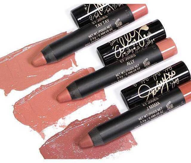 Rinkinys „Nudestix“: gelinis dažiklis „Ally Cruelty Free“ – blizgantis lūpų ir skruostų balzamas 2 viename, 2,8 g + gelinis dažiklis „J Mama Cruelty Free“ – blizgantis lūpų ir skruostų balzamas 2 viename, 2,8 g + gelinis dažiklis „Tay Tay Cruelty Free“ – blizgantis lūpų ir skruostų balzamas 2 viename, 2,8 g