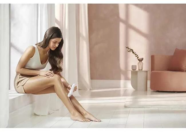 Philips Series 8000 „Wet & Dry“ epiliatorius BRE710/00