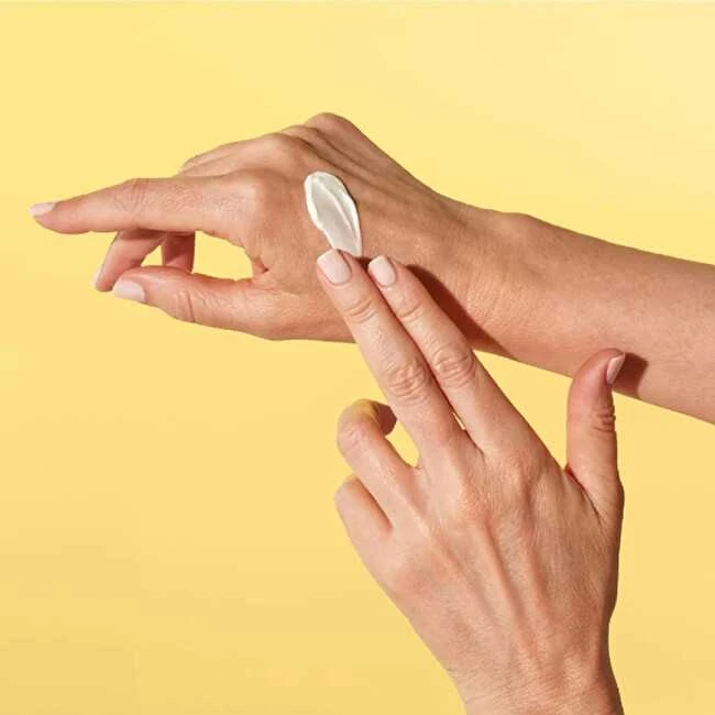Strivectin Crepe Control Brightening + Firming Hand Kreminis šviesinantis ir stangrinantis rankų kremas, 60 ml