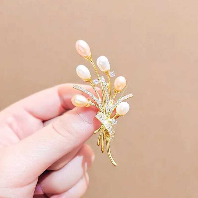 Troli Brooch Bouquet with genuine pearls and crystals Gold
