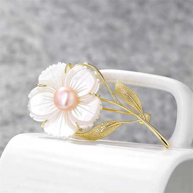 Troli Gold plated brooch with genuine pearl Flower Gold