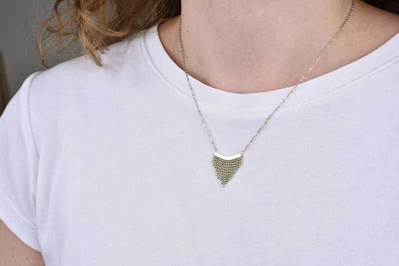Troli Modernus plieno karoliai su Chains Gold ornamentu