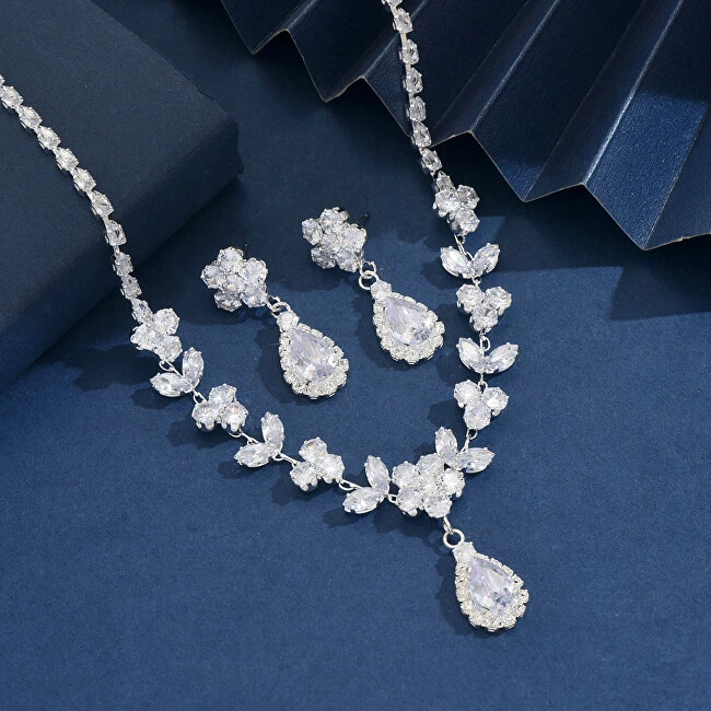 Troli Set of charming jewelry with zircons (pakabukas, earrings)
