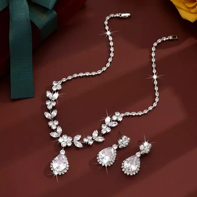 Troli Set of charming jewelry with zircons (pakabukas, earrings)