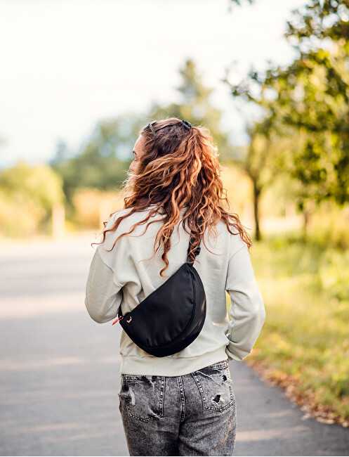Vuch Dámská crossbody kabelka Clorinda Juodas