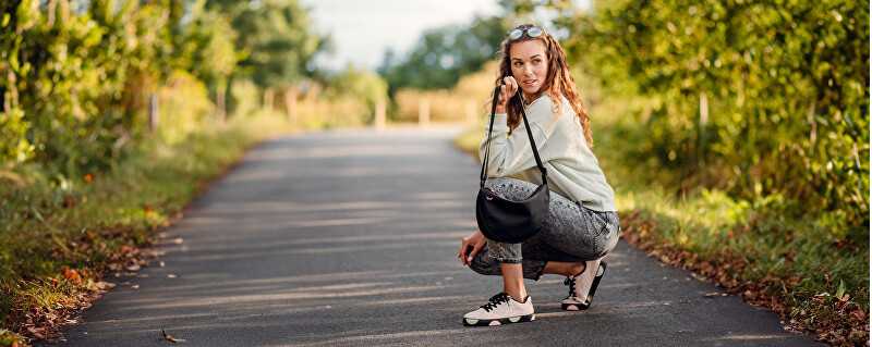 Vuch Dámská crossbody kabelka Clorinda Juodas