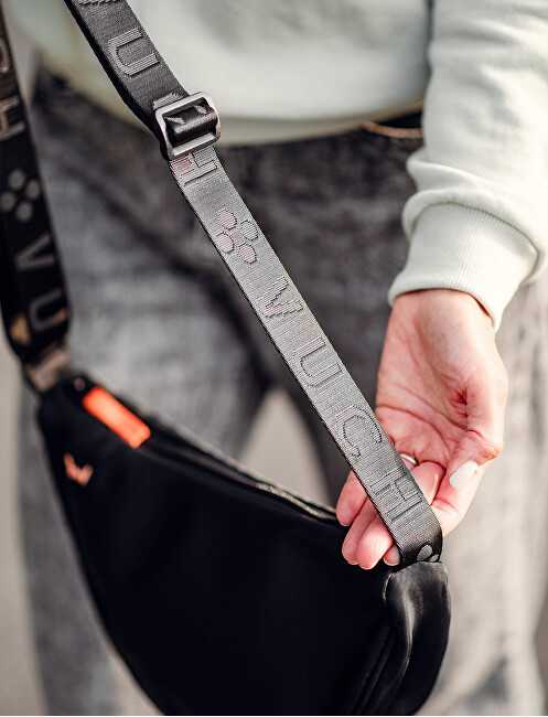 Vuch Dámská crossbody kabelka Clorinda Juodas