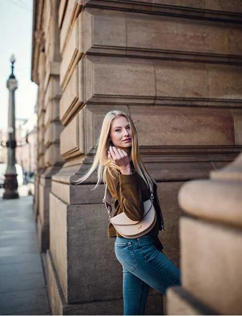 Vuch Dámská ledvinka Tricia Creme