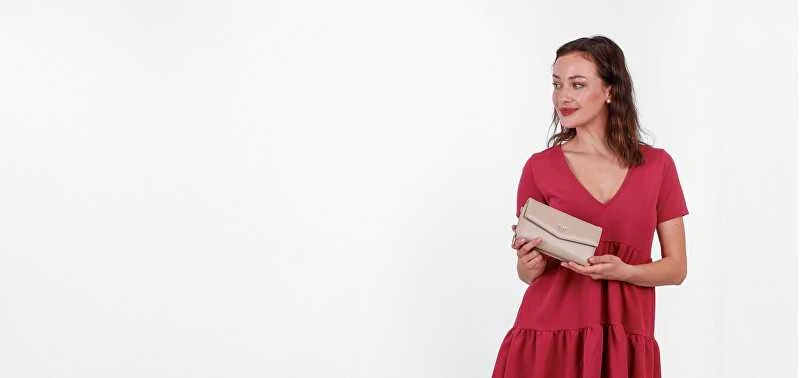Vuch Moteriška piniginė per petį Bessy rusvai gelsvas