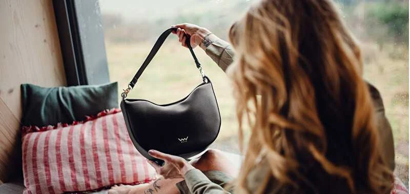 Vuch Moteriška rankinė Carys Juodas Banana Bag