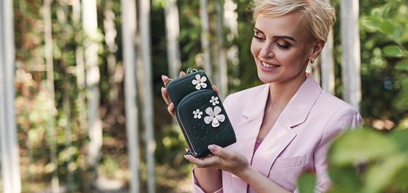Vuch Women's crossbody wallet Daisy Glow Žalias