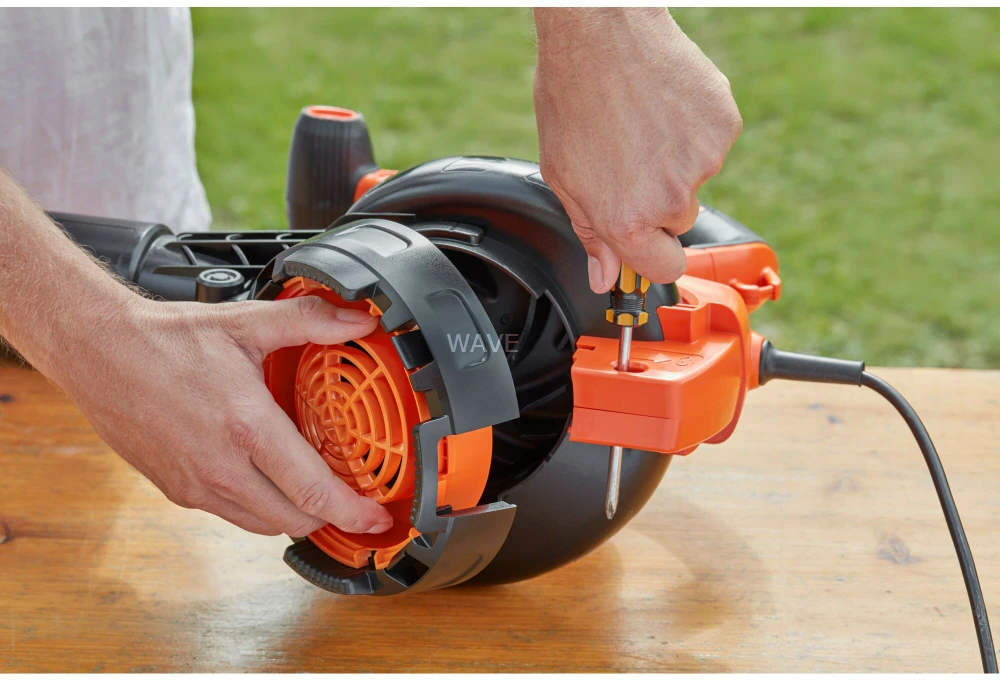 Black & Decker lapų pūstuvas - siurblys BEBLV300 3000W