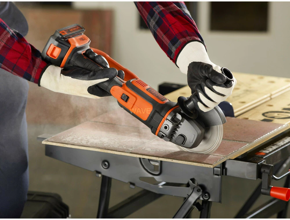 Kampinis šlifuoklis Black & Decker BCG720N-XJ (be akumuliatoriaus ir kroviklio)