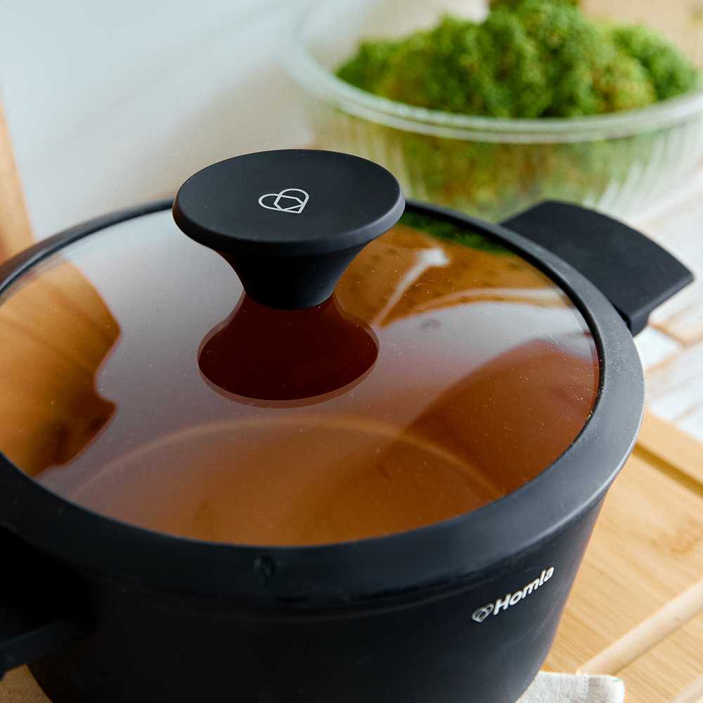Puodas su dangčiu juodas 2,4 l homla