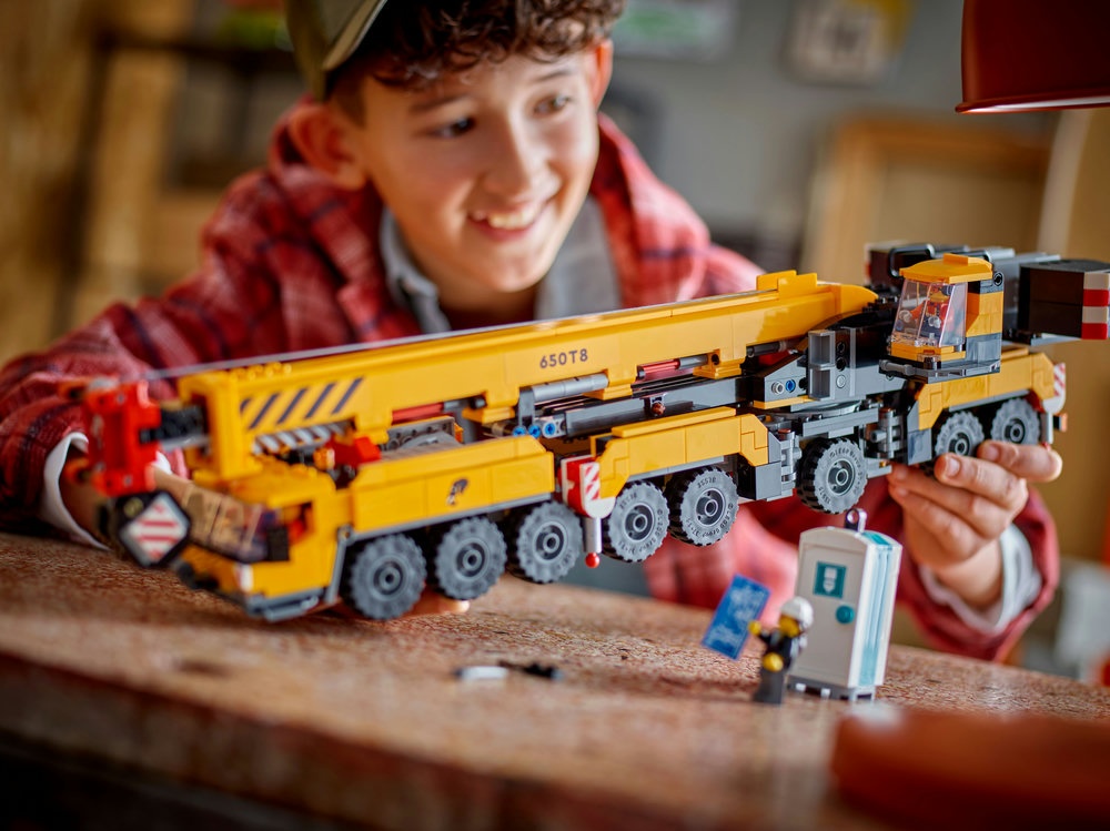 LEGO® City Geltonas mobilus statybų kranas (60409)