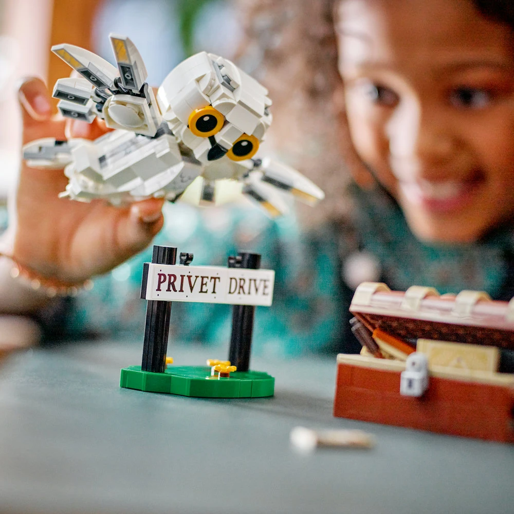 LEGO® Harry Potter Hedviga ketvirtame Ligustrų gatvės name (76425)