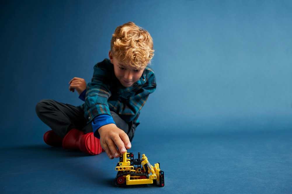 LEGO® Technic Sunkiasvoris buldozeris (42163)