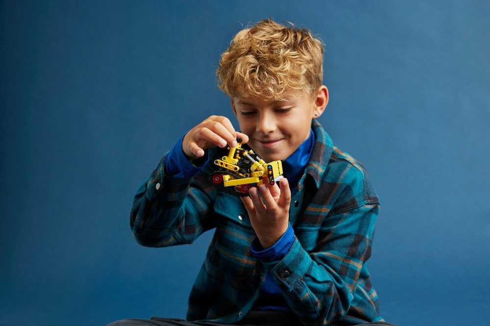 LEGO® Technic Sunkiasvoris buldozeris (42163)