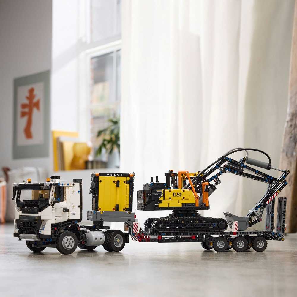 LEGO® Technic Sunkvežimis Volvo FMX ir elektrinis ekskavatorius Volvo EC230 (42175)