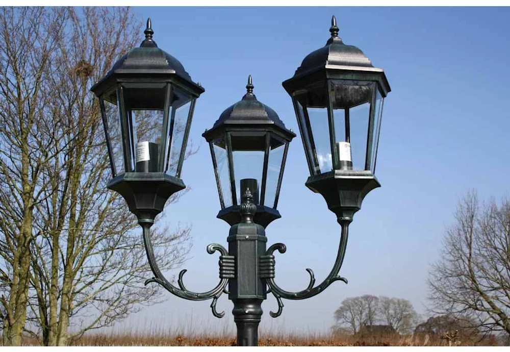 Brighton Trijų Šviestuvų Lauko Žibintas, 230 cm
