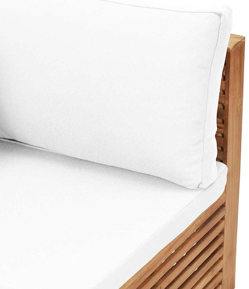 Kampinė sodo sofa su kreminėmis pagalvėlėmis, tikmedžio masyvas