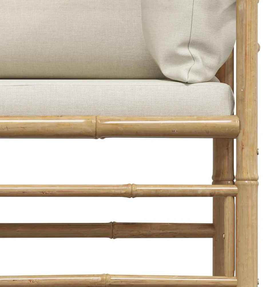 Kampinė sodo sofa su kreminėmis pagalvėlėmis, bambukas