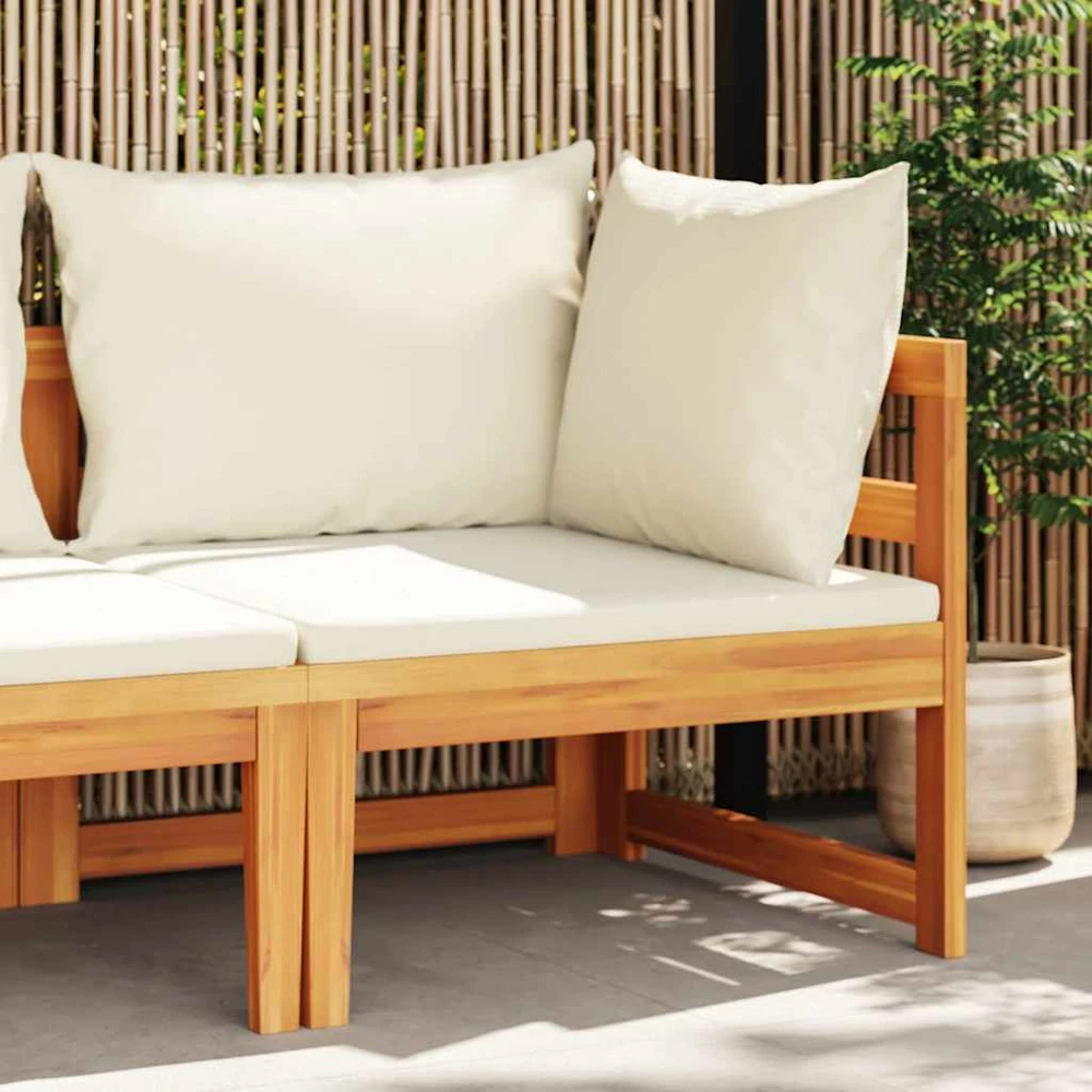 Kampinė sofa su kreminėmis pagalvėlėmis, akacijos masyvas