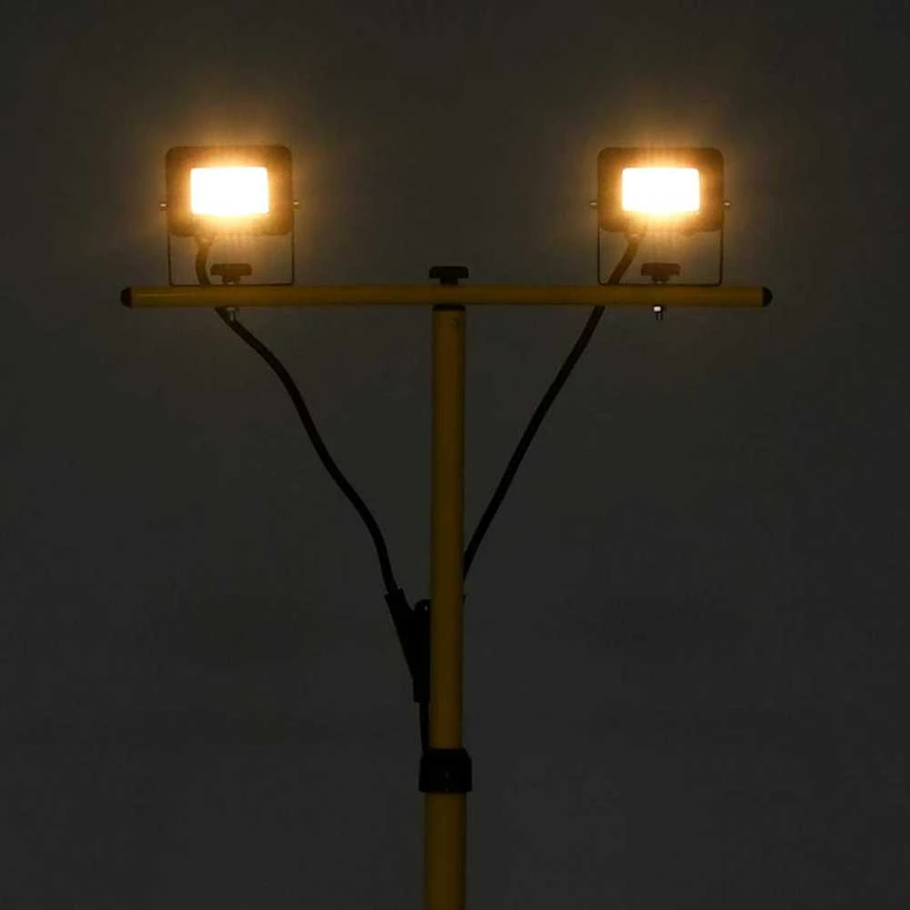 LED prožektorius su trikoju, šiltos baltos spalvos, 2x10W