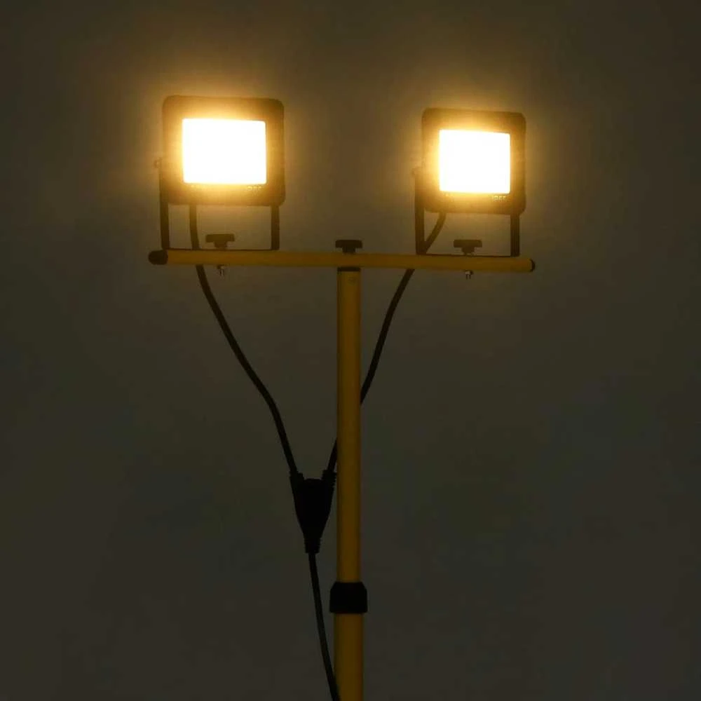 LED prožektorius su trikoju, šiltos baltos spalvos, 2x30W