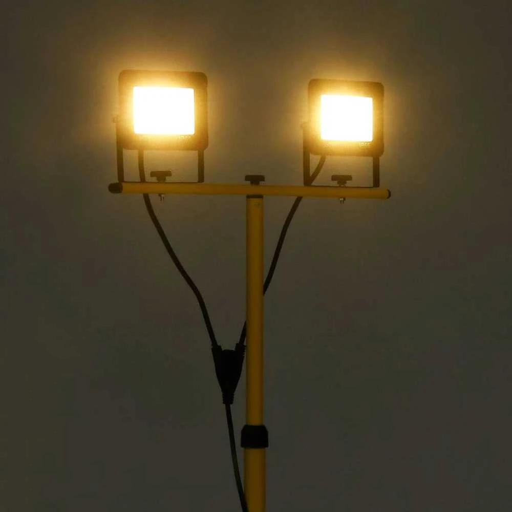 LED prožektorius su trikoju, šiltos baltos spalvos, 2x50W