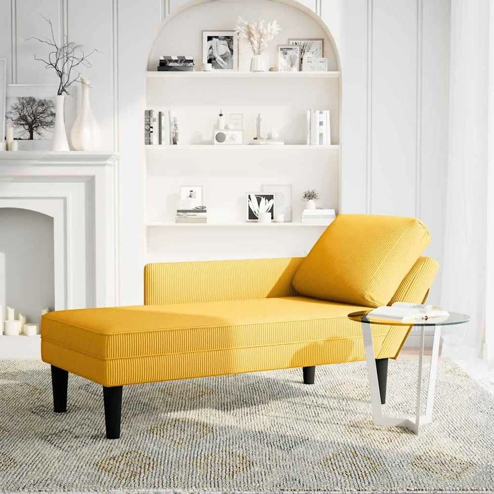 Poilsio sofa su pagalvės šviesiai geltonu velveto audinys