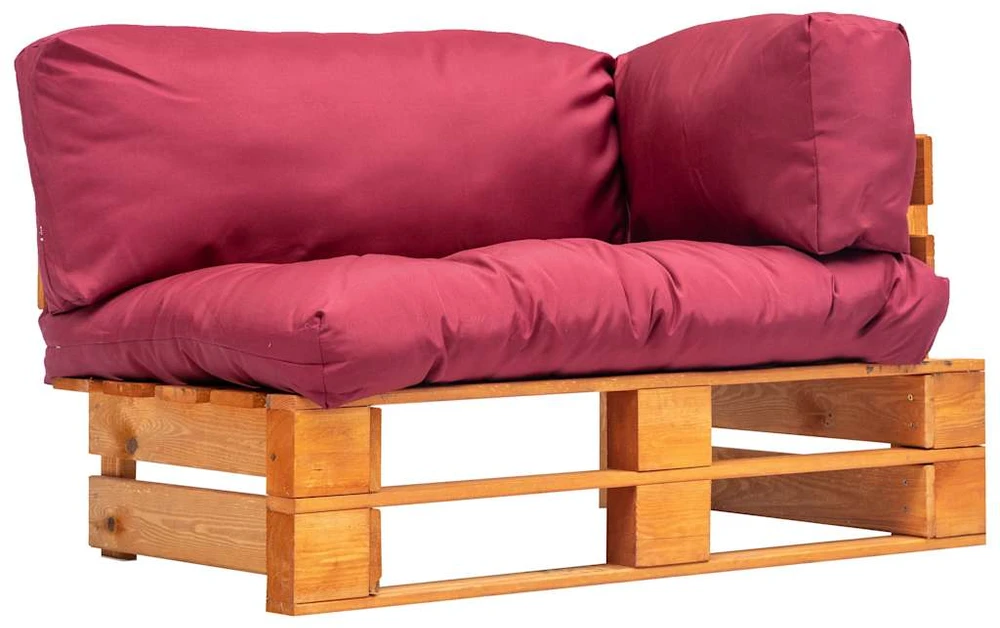 Sodo sofa iš palečių su raudonomis pagalvėlėmis, pušies mediena