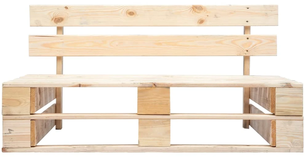 Sodo sofa iš palečių su raudonomis pagalvėlėmis, pušies mediena