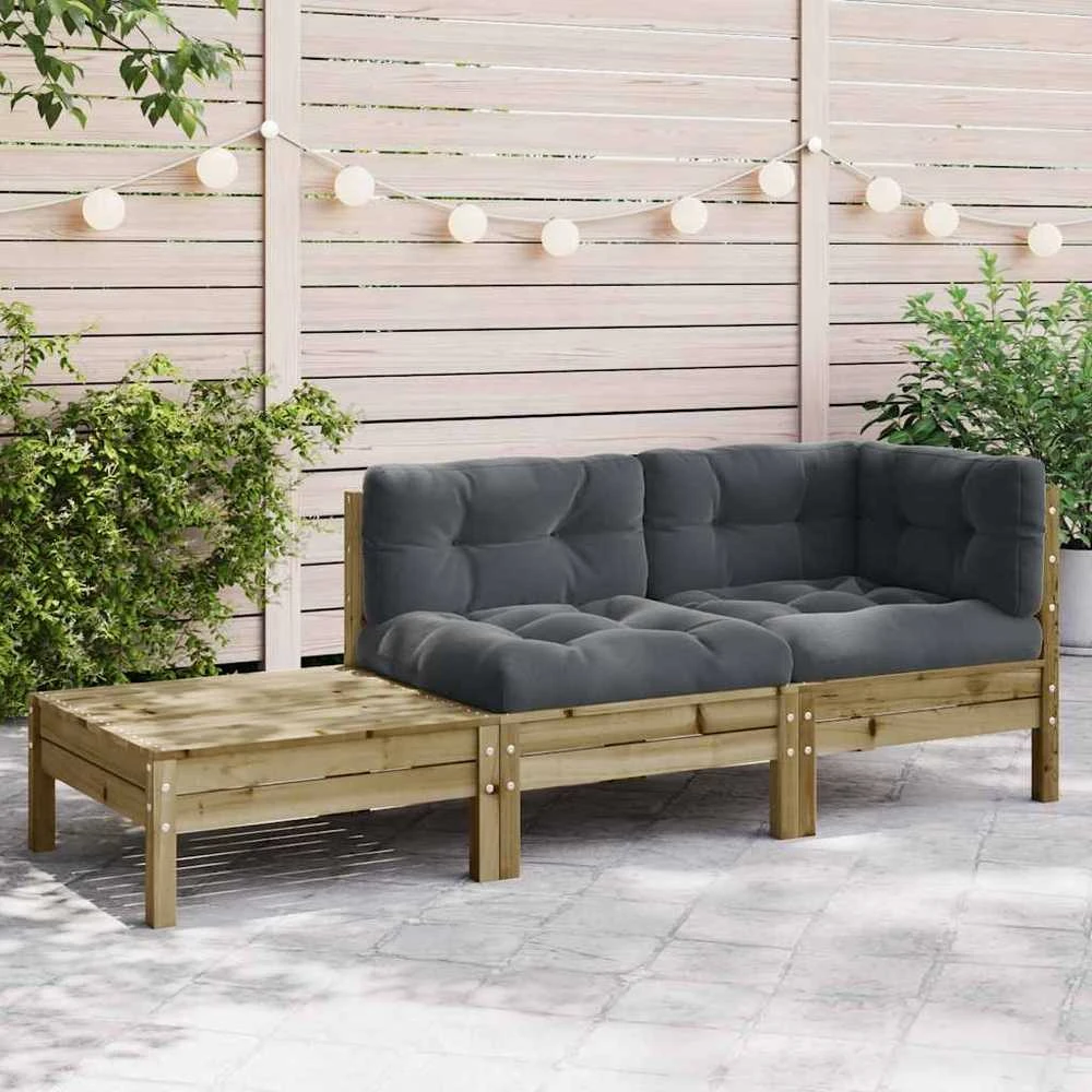 Sodo sofa su pagalvėlėmis ir pakoja, impregnuota pušies mediena