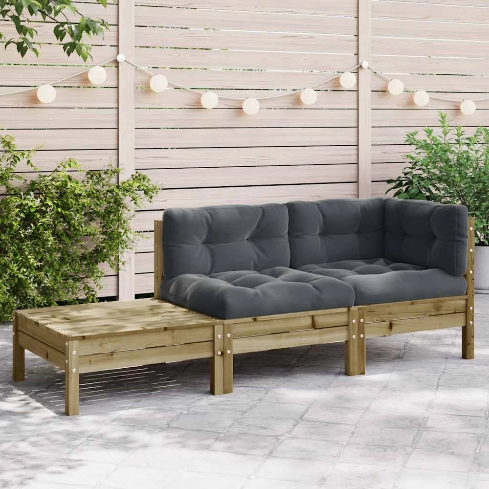 Sodo sofa su pagalvėlėmis ir pakoja, impregnuota pušies mediena