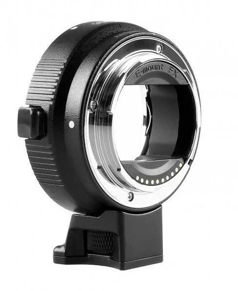 Commlite objektyvo adapteris su E-mount jungtimi ir kojele