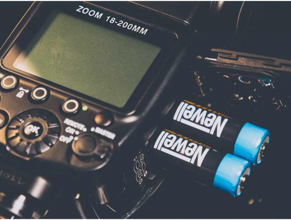 Newell AA baterijos fotoaparato blykstėje
