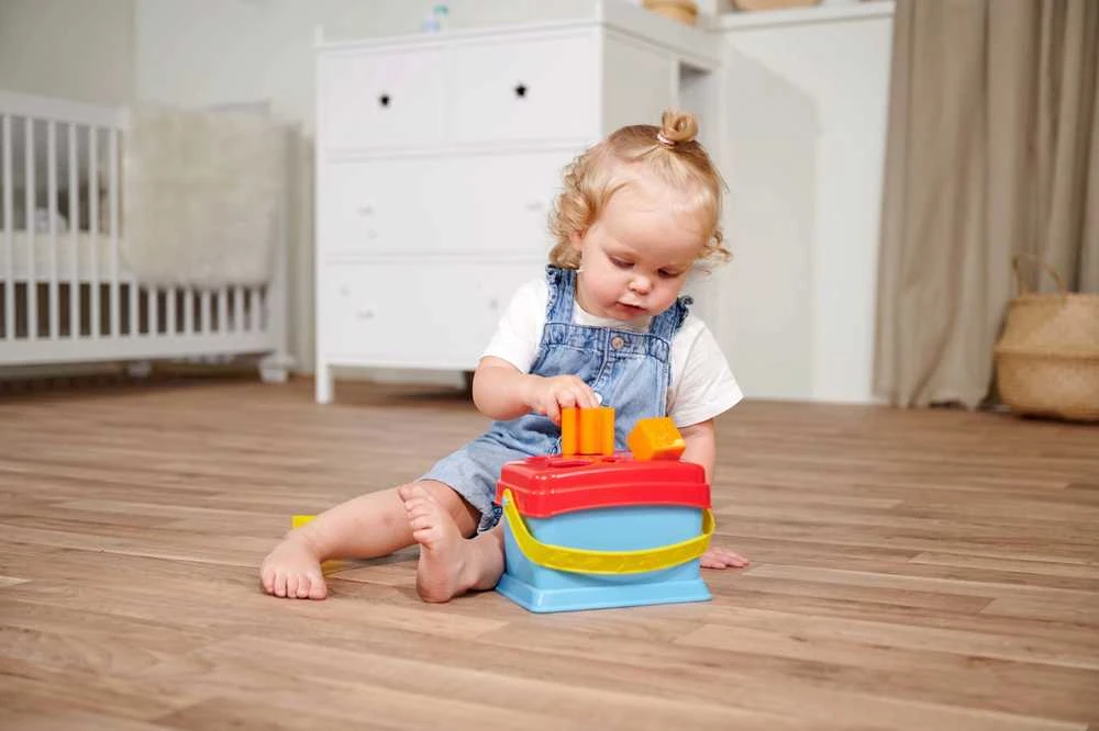 ABC Koszyk su dangteliu Rinkinys Sorter su klockami + muzikinis centras i piramidka