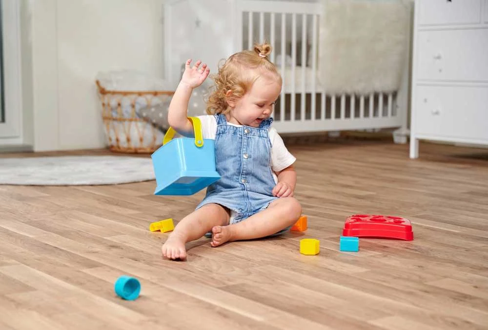 ABC Koszyk su dangteliu Rinkinys Sorter su klockami + muzikinis centras i piramidka
