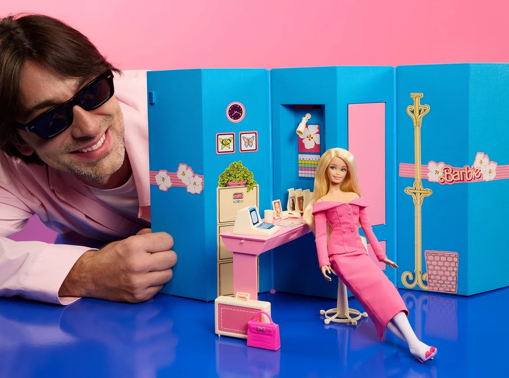 Barbie Signature kolekcinė lėlė Deluxe rožiniame komplekte Styled by Andrew Mukamal Day to Night